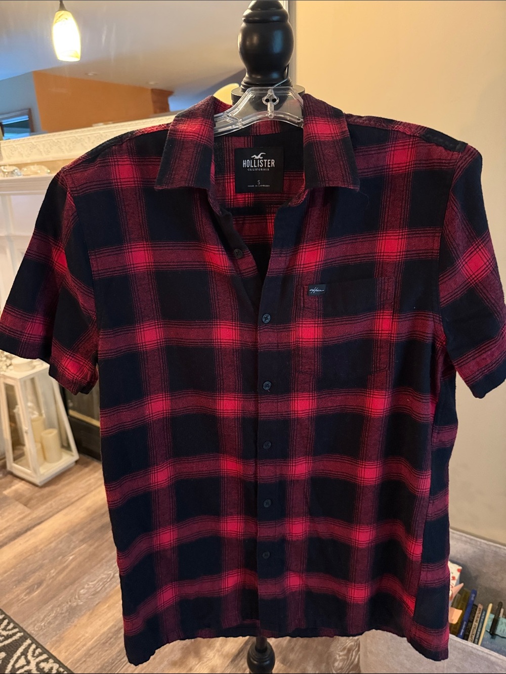 Hollister Men's Red and Black Plaid Short-Sleeve Button-Down Shirt